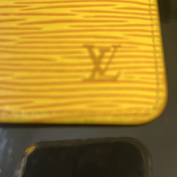 Louis Vuitton vintage Epi coin purse - Picture 2 of 9